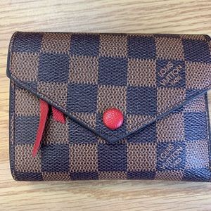 Inspired wallet damier